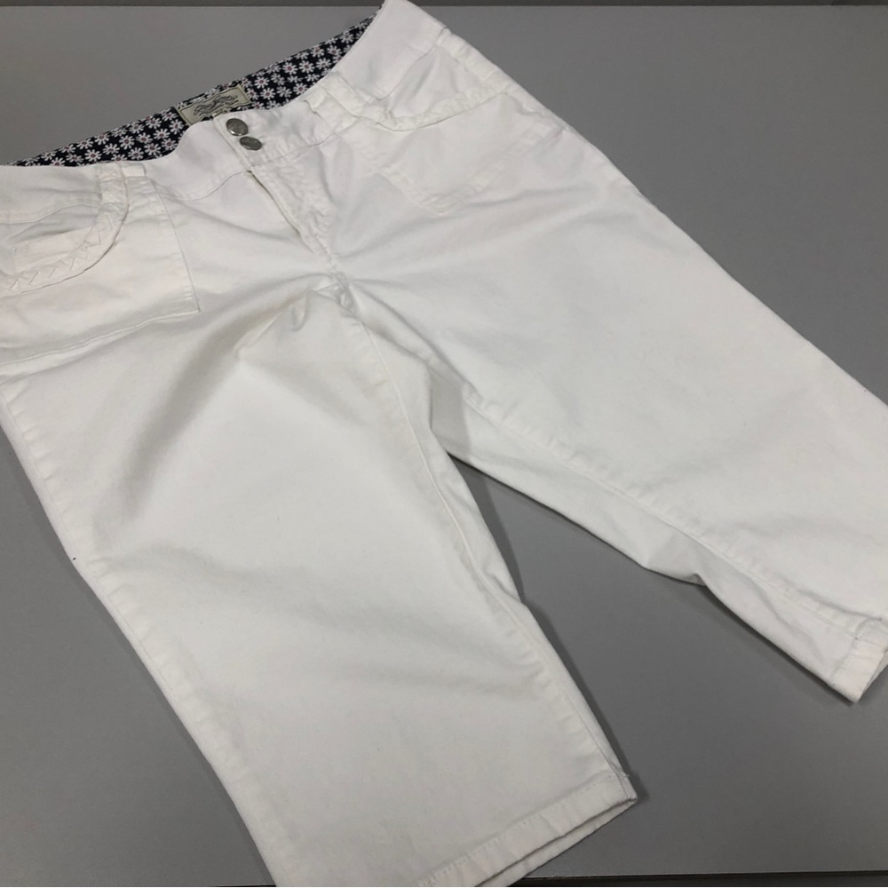 White Cotton Bermuda Walking Shorts/Capri’s, Sz 10